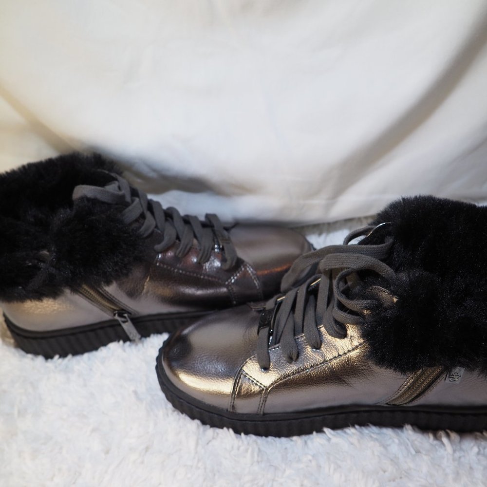 🎀 Sydney Jordyn Heavy Hitter Boots in Gunmetal size 4